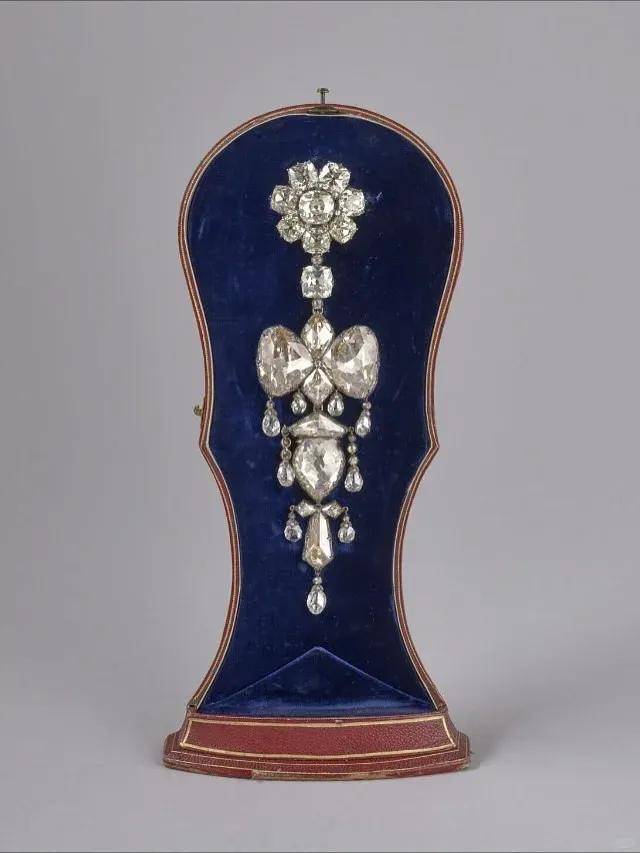 卢浮宫被盗的珠宝中<strong></p>
<p>eth算力</strong>，有拿破仑送给妻子的爱情信物