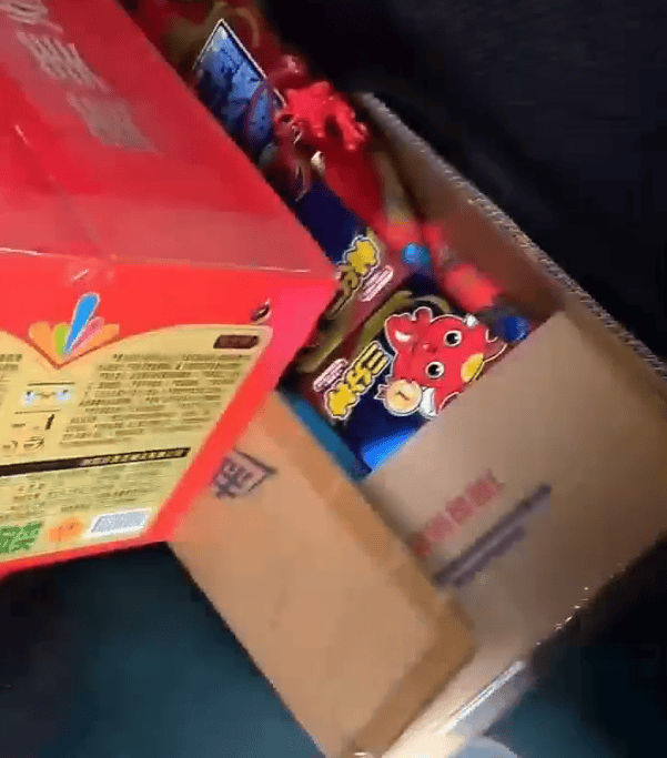 密密麻麻堆满！两亲家为给子女婚礼“添彩”<strong></p>
<p>eth地址</strong>，竟把私家车变成移动“火药库”