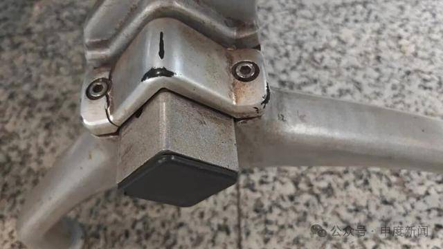 “被吓到了<strong></p>
<p>eth地址</strong>，有点痛还特别尴尬”，事发上海一地铁站，乘客坐上去瞬间懵了