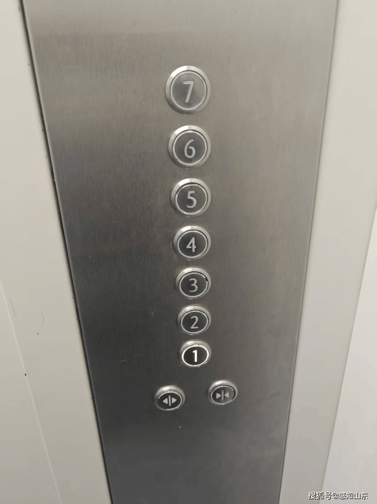 山东东营市一镇政府大楼过于“气派”被质疑超标准<strong></p>
<p>eth行情</strong>，镇政府回应：非自建，只租7层