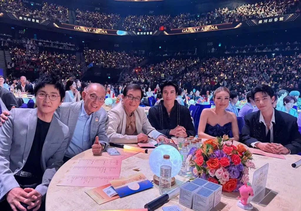 容祖儿回应与成龙误会<strong></p>
<p>eth行情</strong>！称成龙摸其后背争议是捕风捉影：我完全没感觉