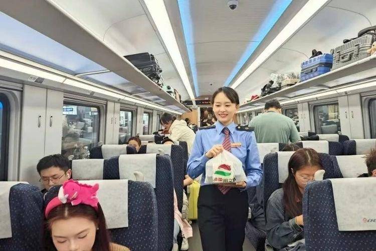 国铁成都局推出17元高铁盒饭：门店现炒<strong></p>
<p>eth行情</strong>，送餐到座