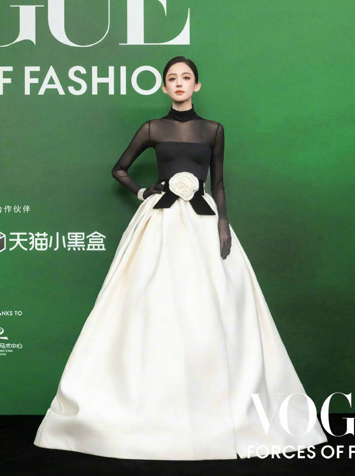 刘亦菲头顶满天星、周冬雨大胆透视装、杨幂顶级高定...VOGUE红毯谁赢了<strong></p>
<p>eth行情</strong>？