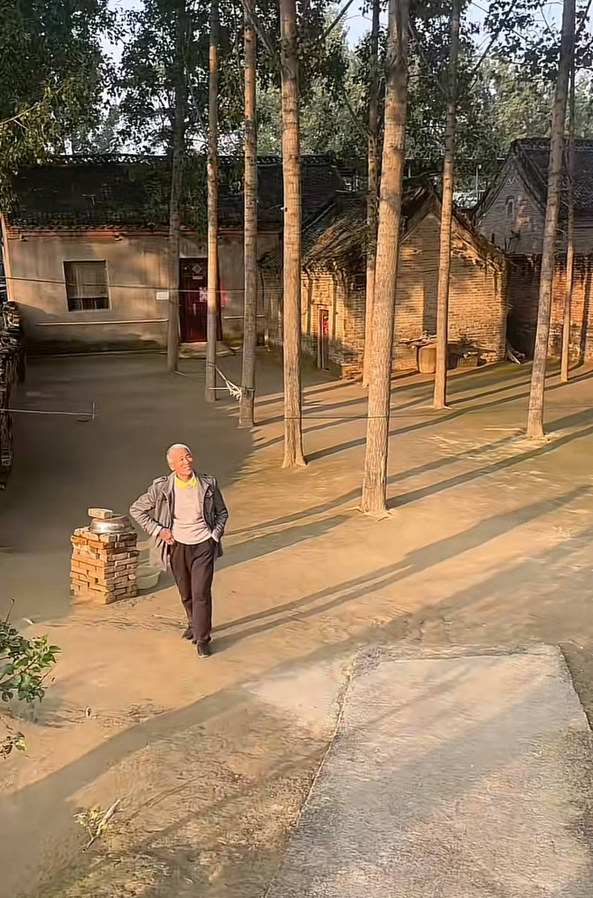 河南一大爷的院子因干净成网红打卡地<strong></p>
<p>eth行情</strong>，网友：像极了小时候家的样子，想拖鞋光脚丫子走