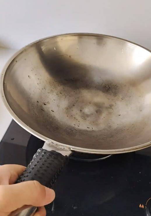 铁锅用了二三十年仍不粘不锈<strong></p>
<p>eth矿池</strong>,女子在线寻厂家想“再买一个”,厂家称已停产