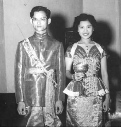 泰国王太后诗丽吉去世<strong></p>
<p>eth矿池</strong>，留下19顶奢华王冠和她的传奇一生