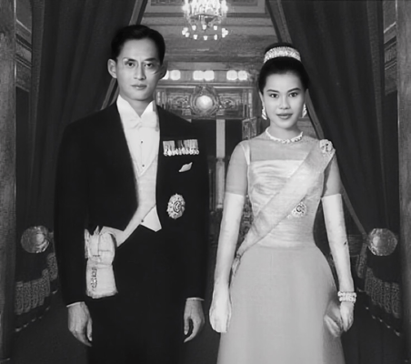 泰国王太后诗丽吉去世<strong></p>
<p>eth矿池</strong>，留下19顶奢华王冠和她的传奇一生