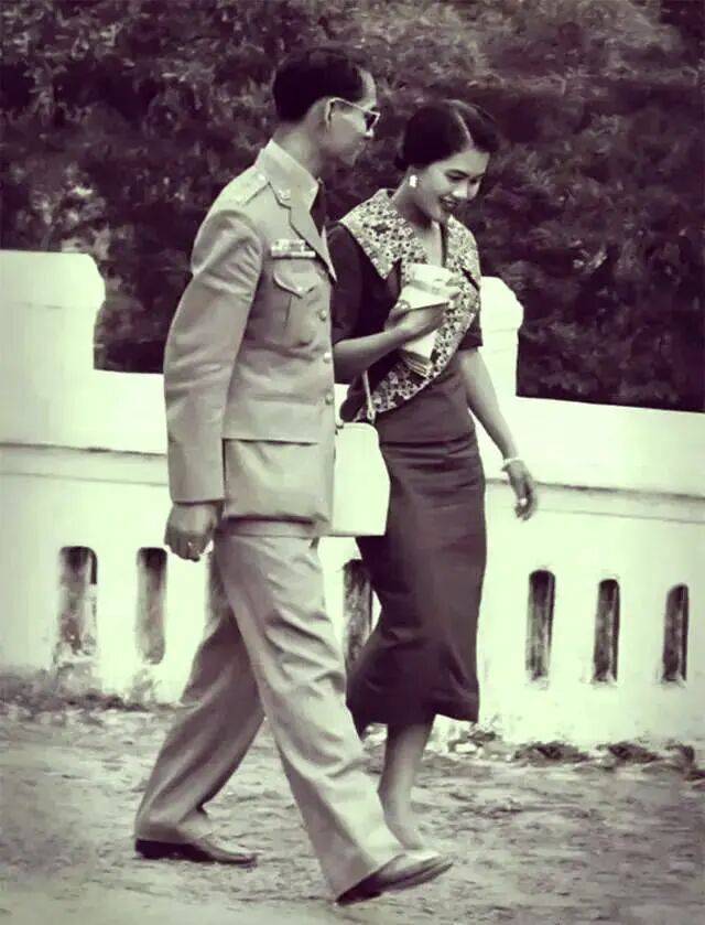 泰国王太后诗丽吉去世<strong></p>
<p>eth矿池</strong>，留下19顶奢华王冠和她的传奇一生