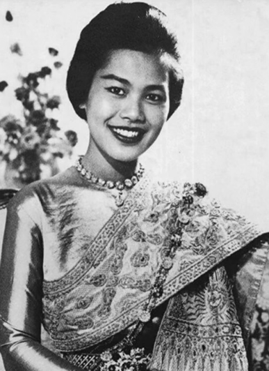 泰国王太后诗丽吉去世<strong></p>
<p>eth矿池</strong>，留下19顶奢华王冠和她的传奇一生