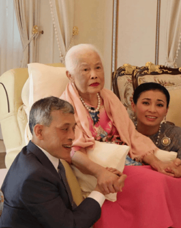 泰国王太后诗丽吉去世<strong></p>
<p>eth矿池</strong>，留下19顶奢华王冠和她的传奇一生