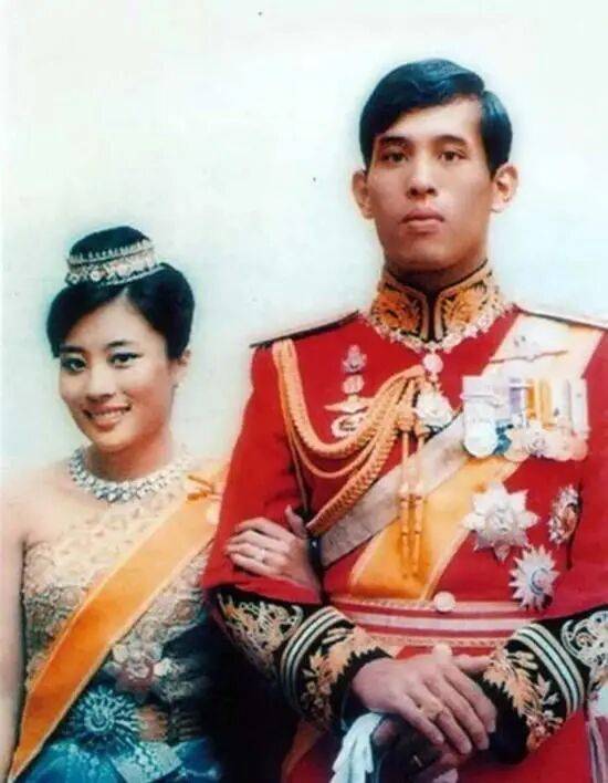 泰国王太后诗丽吉去世<strong></p>
<p>eth矿池</strong>，留下19顶奢华王冠和她的传奇一生