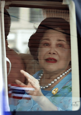 泰国王太后诗丽吉去世<strong></p>
<p>eth矿池</strong>，留下19顶奢华王冠和她的传奇一生