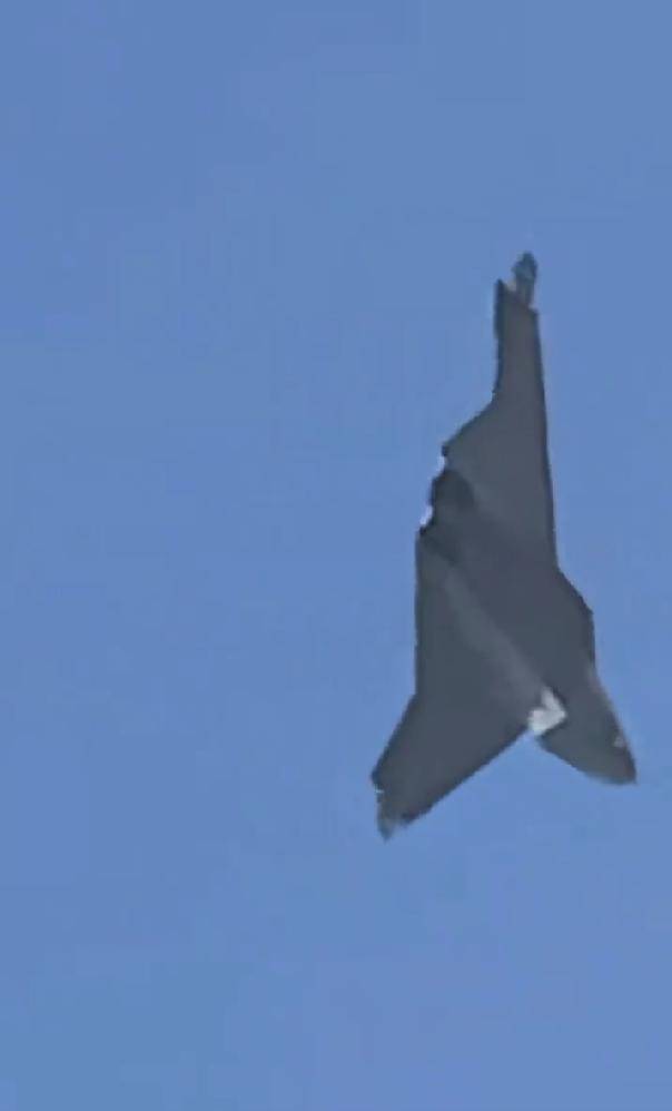 无空速管<strong></p>
<p>eth价格</strong>，疑似第二架歼-50：美国精神胜利法，新六代机东亚决战