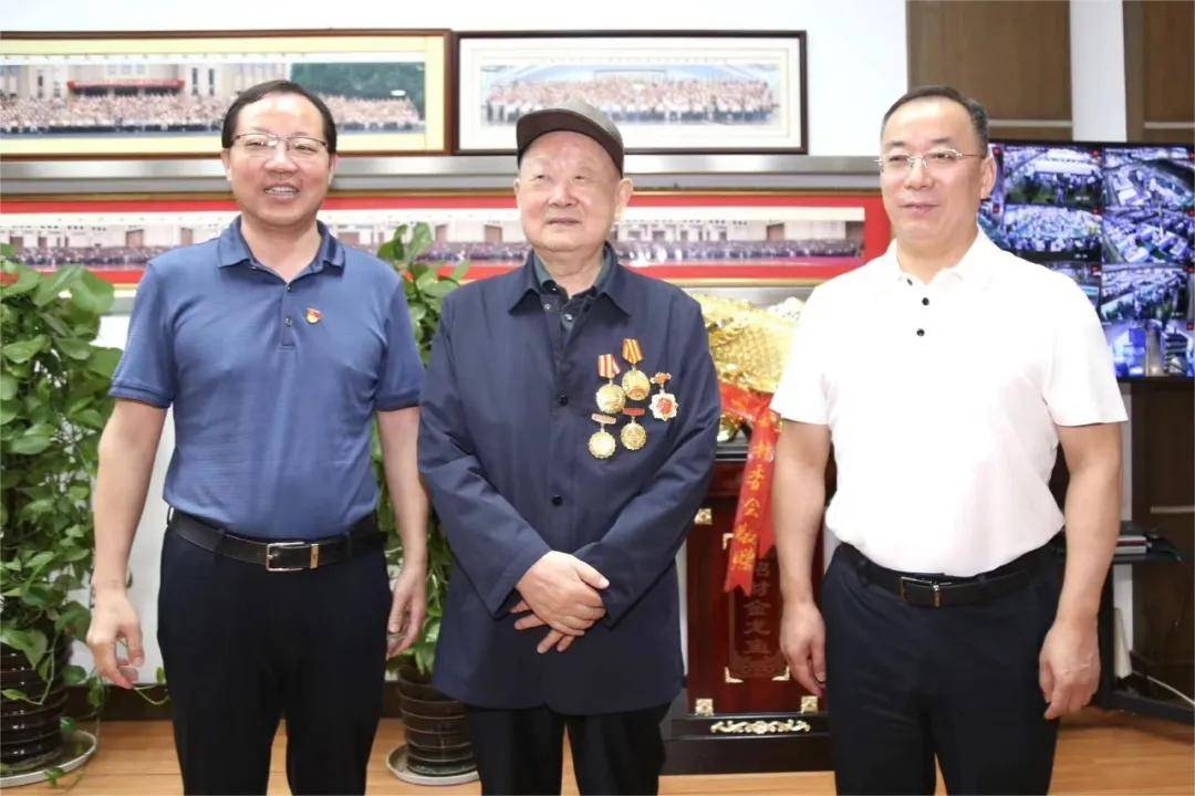 一代传奇苏商谢幕：镇江放牛娃做出370亿元市值公司；儿子早已接班<strong></p>
<p>eth价格</strong>，闯入特斯拉核心供应链