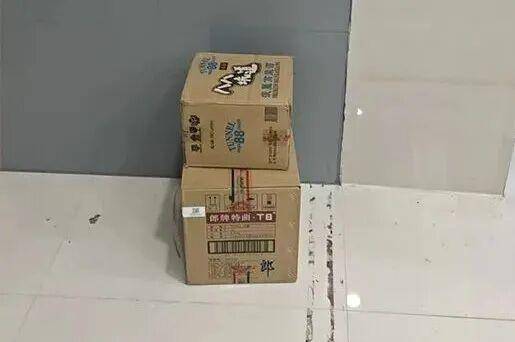 临沂俩小伙偷摸去派出所门口放下<strong></p>
<p>eth价格</strong>了…