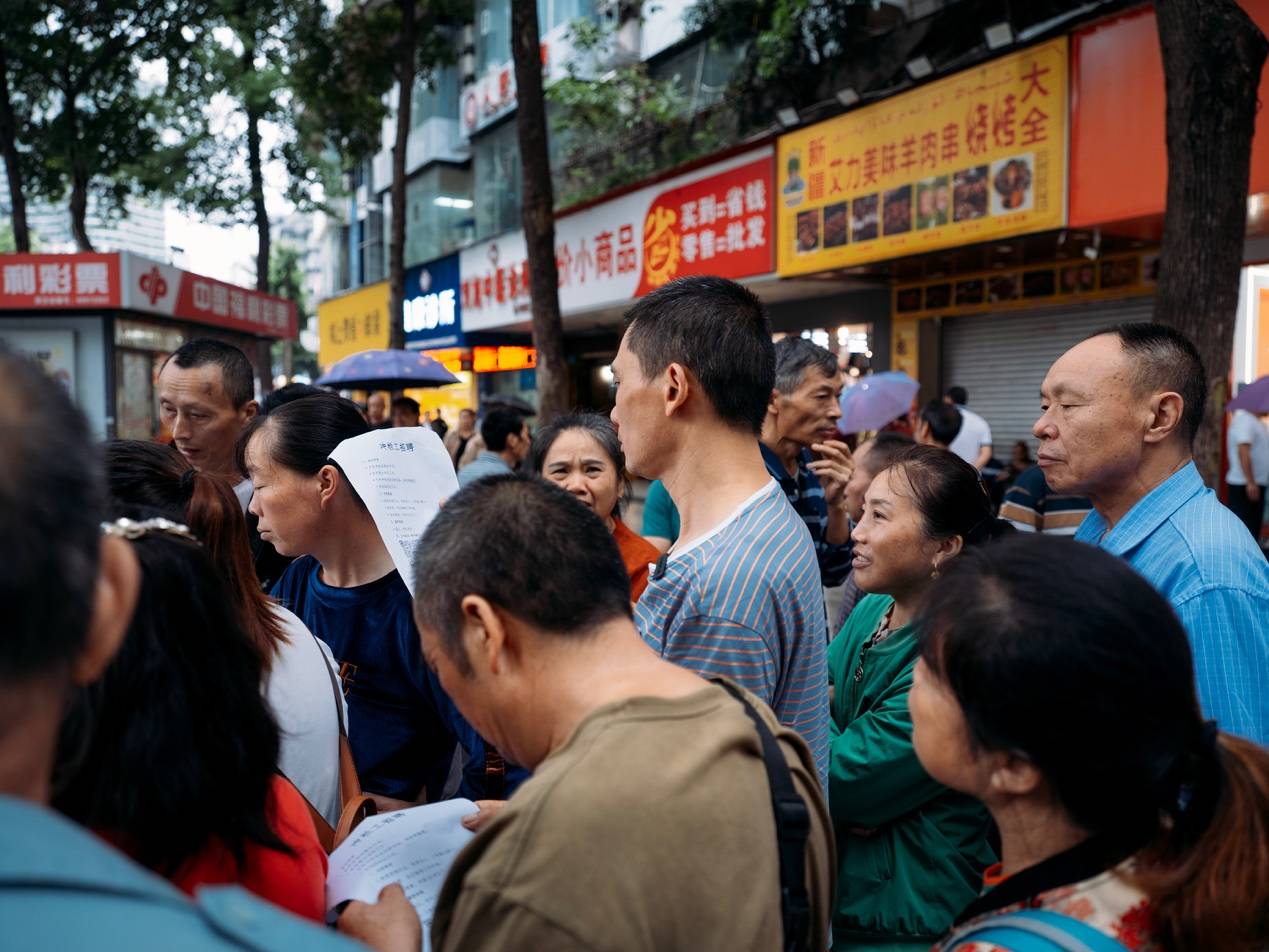 <strong></p>
<p>eth价格</strong>他们挤在8元一晚的旅店 几百人抢一个活