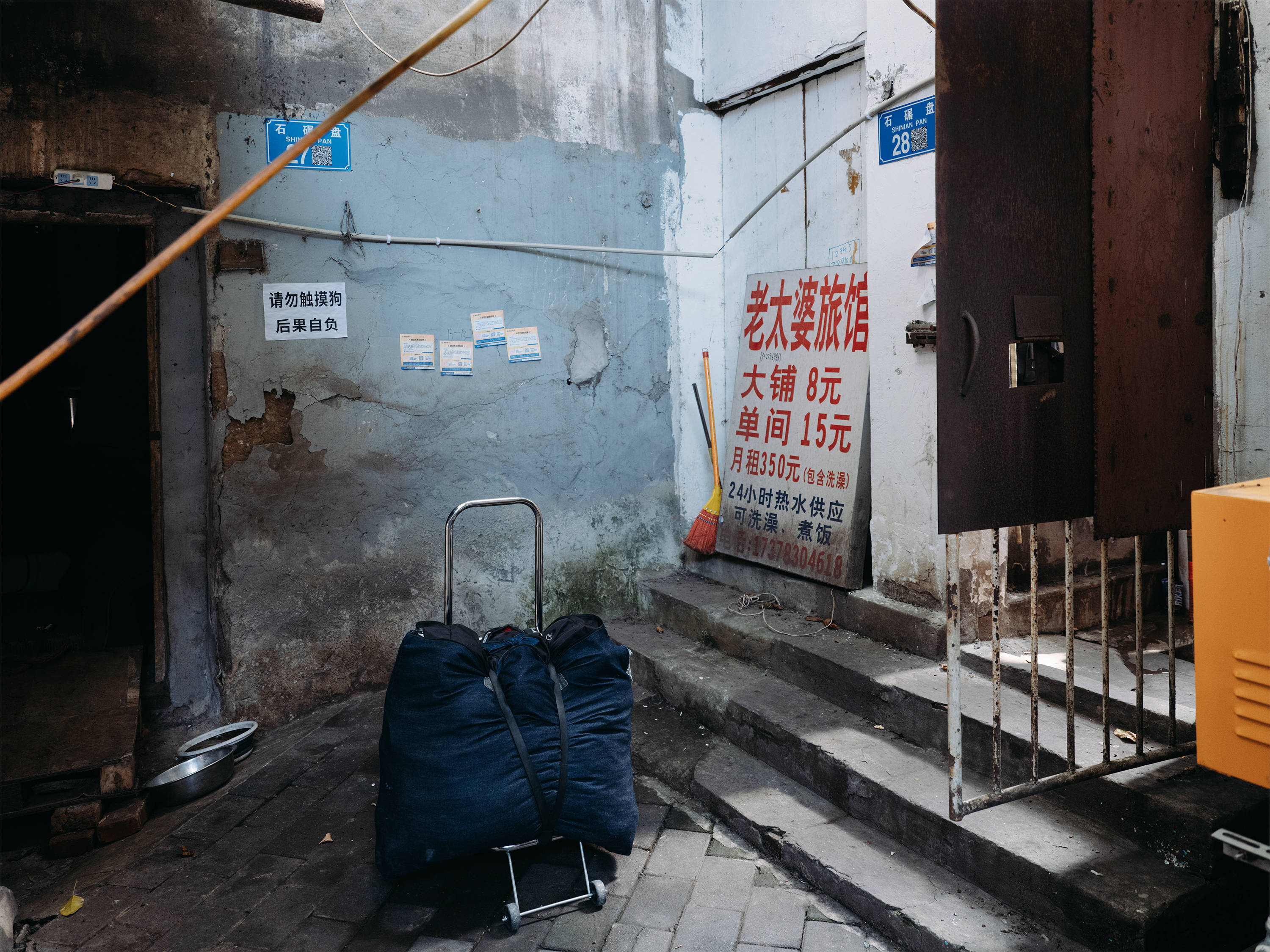 <strong></p>
<p>eth价格</strong>他们挤在8元一晚的旅店 几百人抢一个活