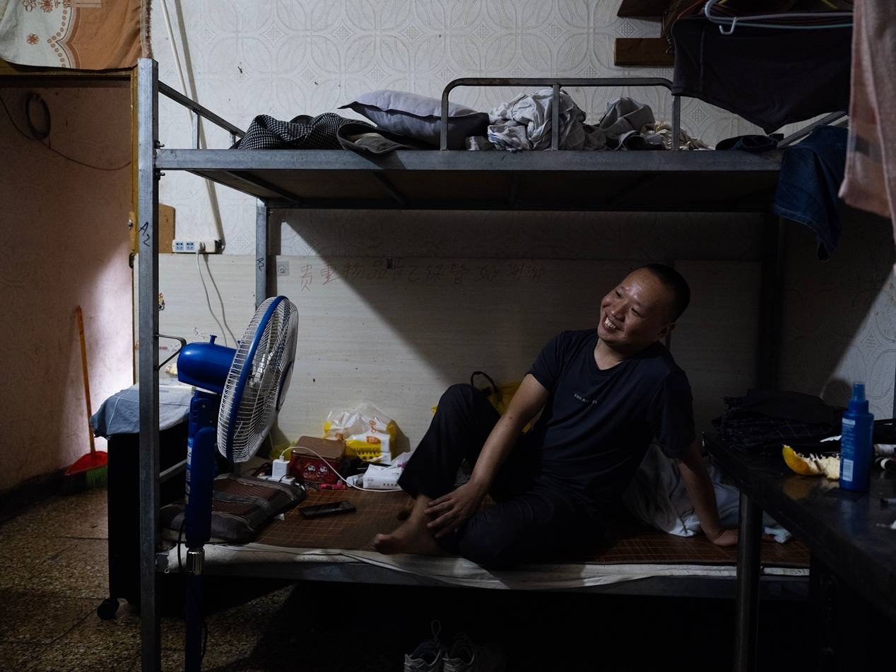 <strong></p>
<p>eth价格</strong>他们挤在8元一晚的旅店 几百人抢一个活