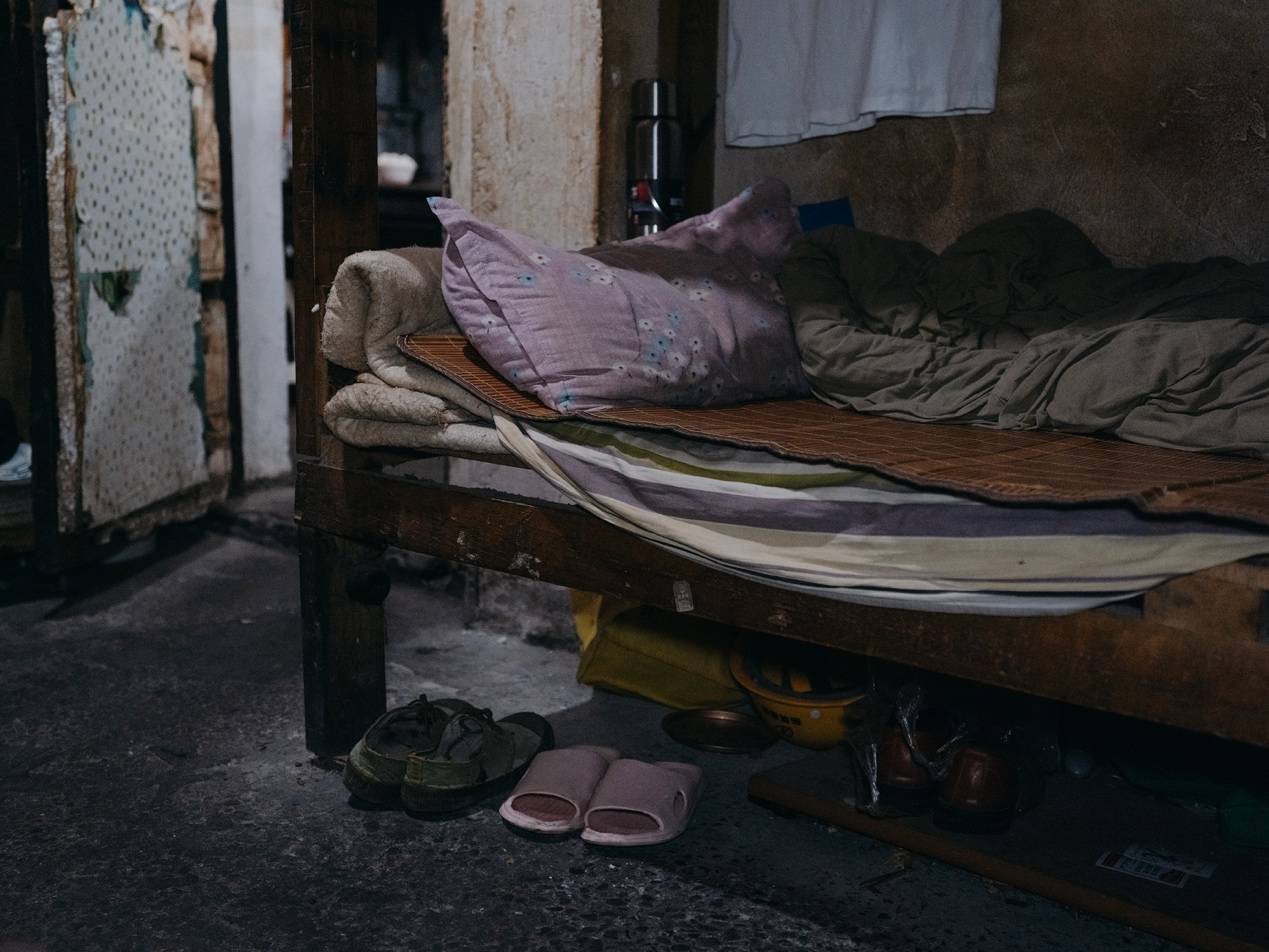 <strong></p>
<p>eth价格</strong>他们挤在8元一晚的旅店 几百人抢一个活