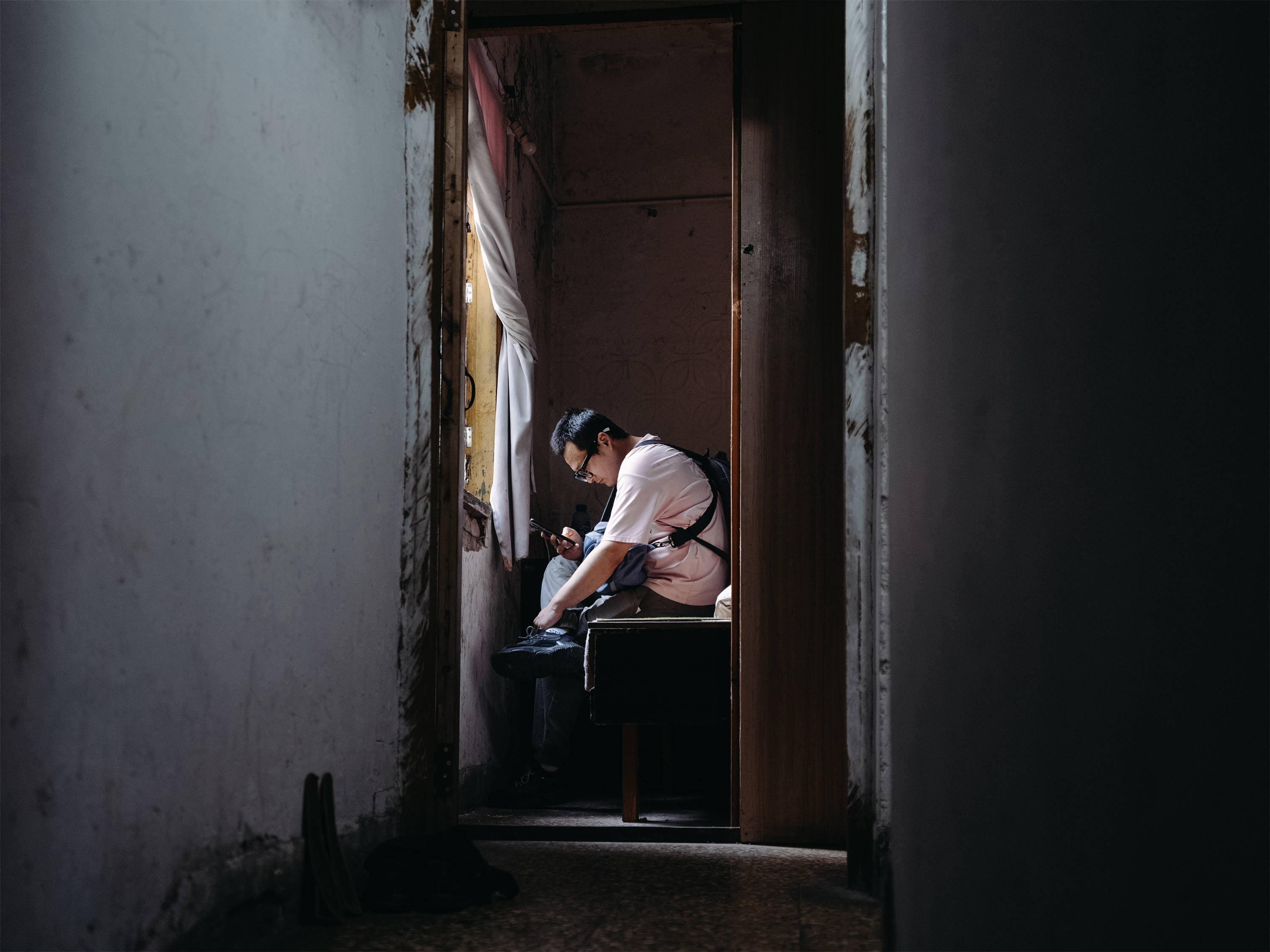 <strong></p>
<p>eth价格</strong>他们挤在8元一晚的旅店 几百人抢一个活