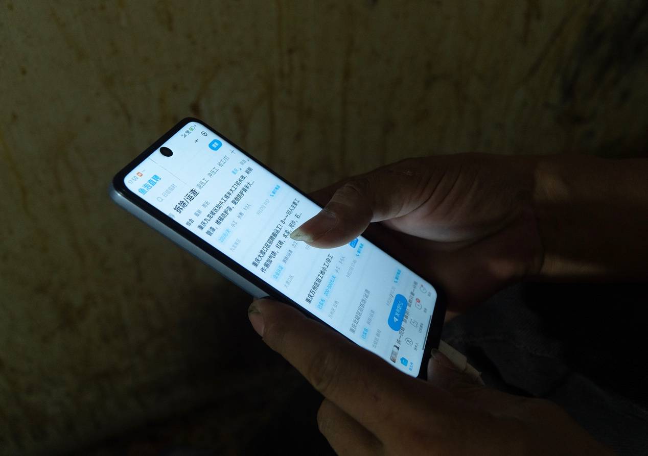 <strong></p>
<p>eth价格</strong>他们挤在8元一晚的旅店 几百人抢一个活