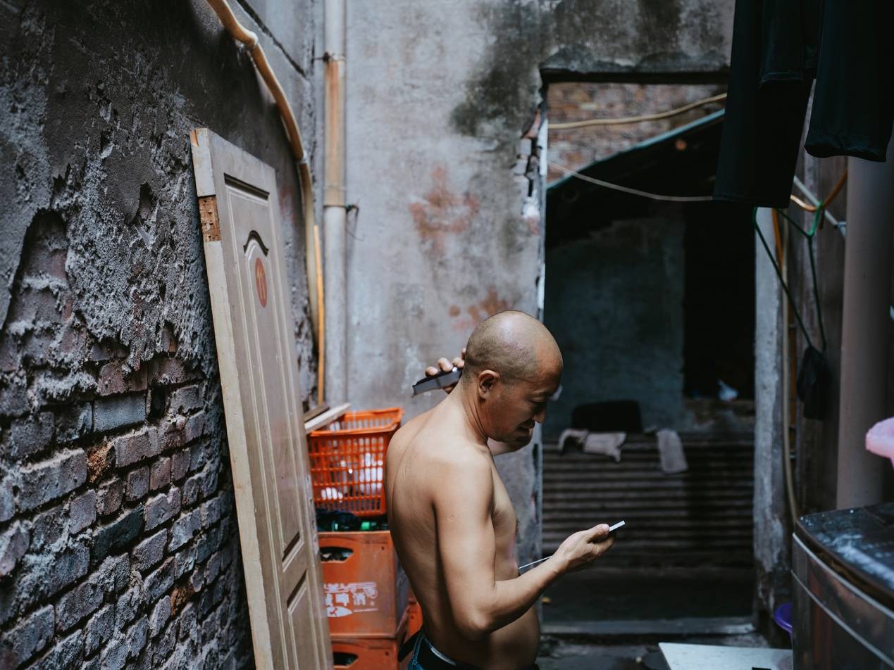 <strong></p>
<p>eth价格</strong>他们挤在8元一晚的旅店 几百人抢一个活