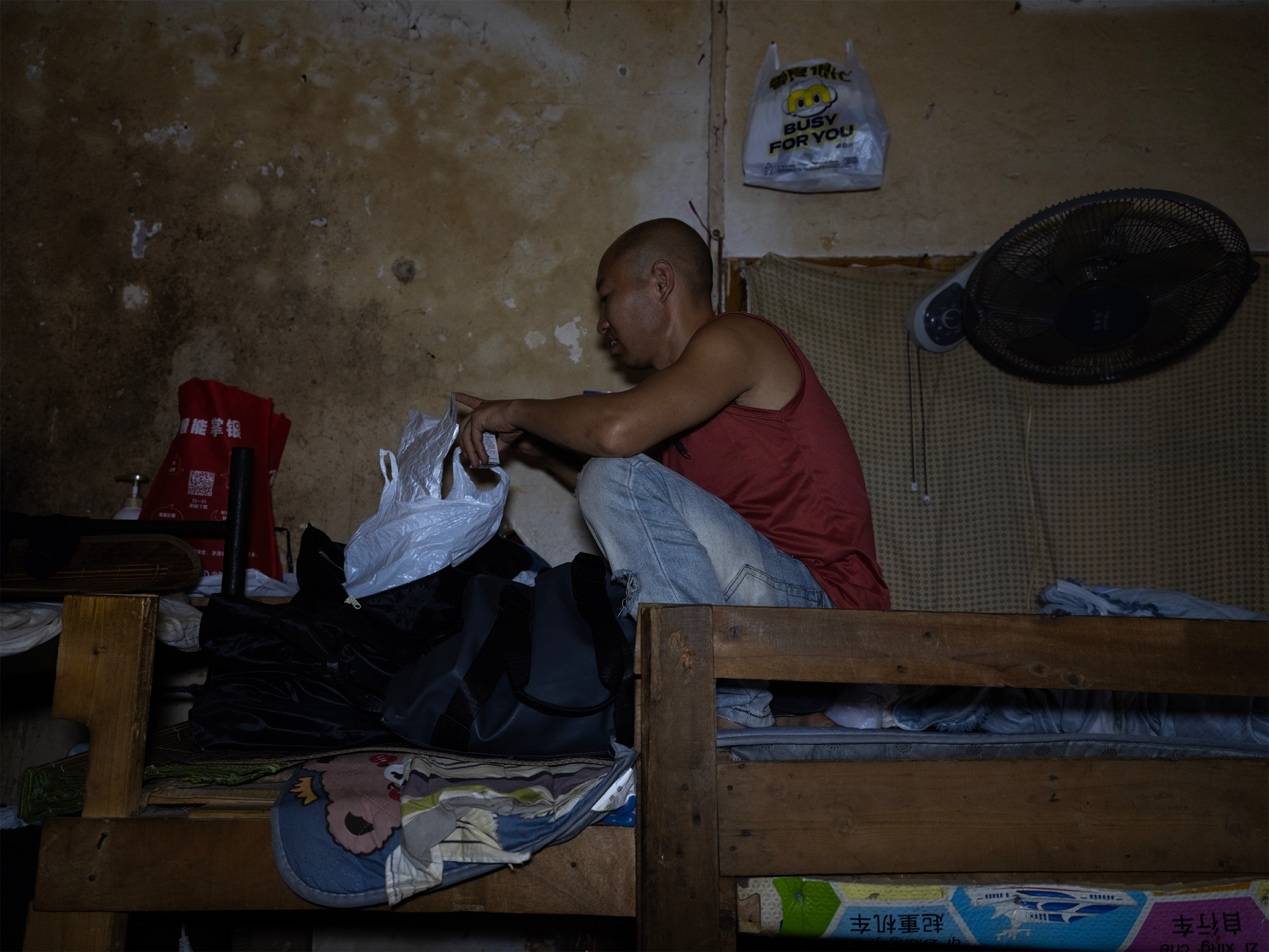 <strong></p>
<p>eth价格</strong>他们挤在8元一晚的旅店 几百人抢一个活