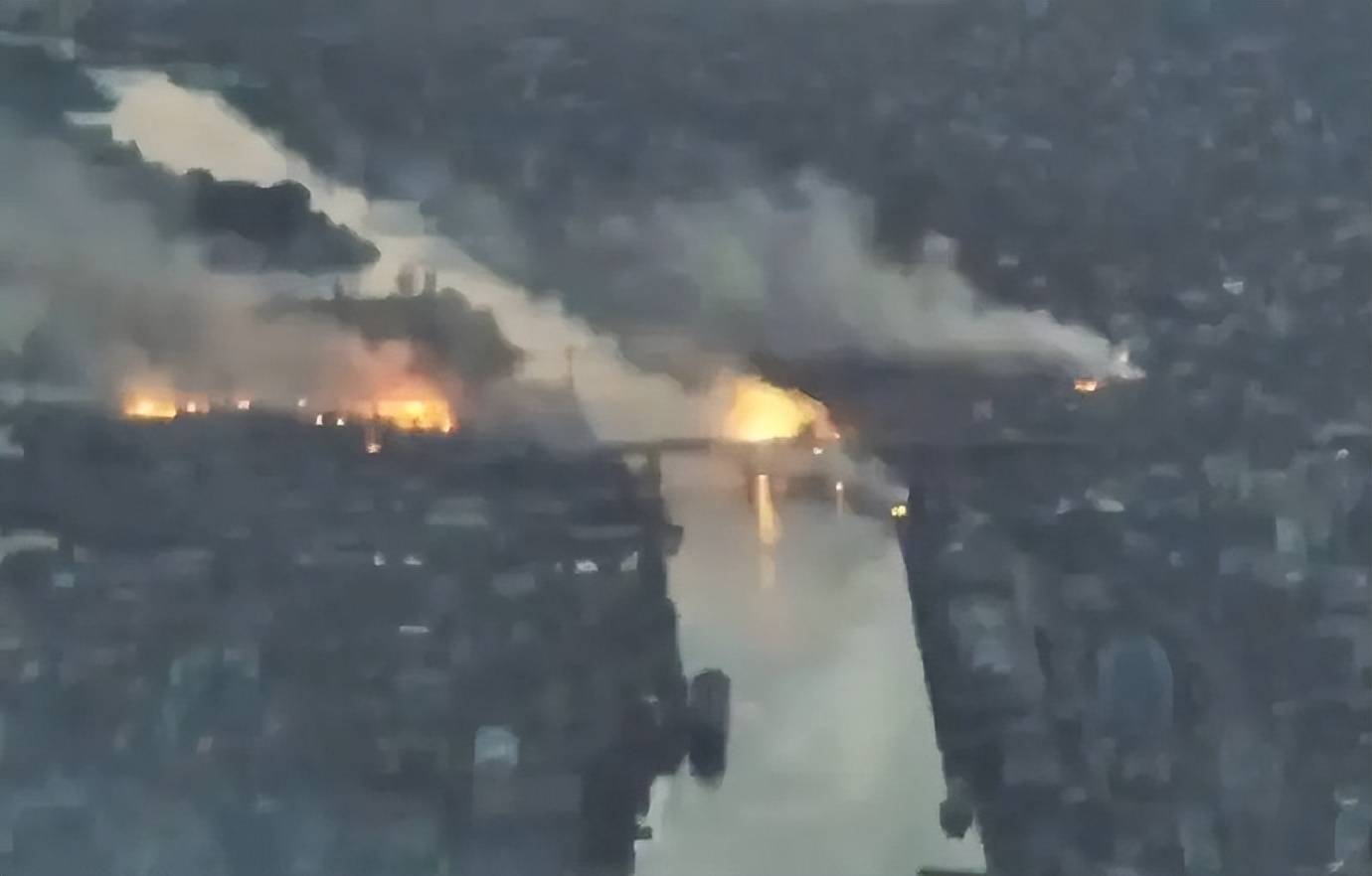 血拼一夜！俄军敢死队冲入赫尔松<strong></p>
<p>eth trunk</strong>，远火大开杀戒，乌军机器人参战