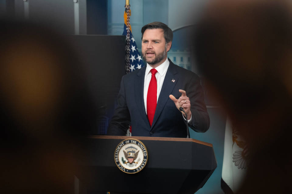 哈马斯“假装寻找遗体”<strong></p>
<p>eth接口</strong>，激怒以色列撕毁停火协议