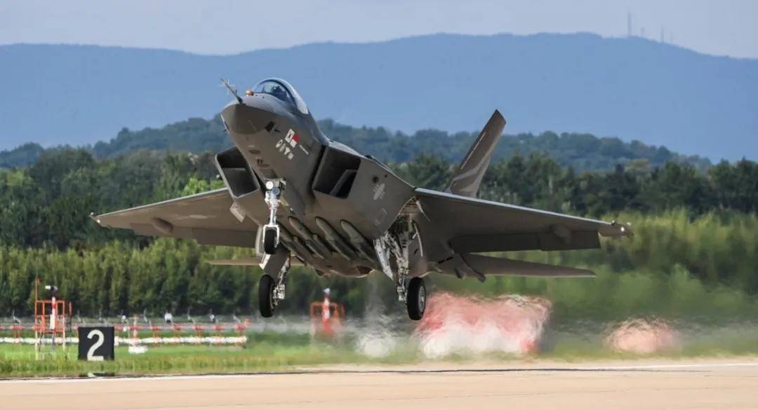 歼-35青春版<strong></p>
<p>区块链eth</strong>?076专用舰载机?新机“超级小黄蜂”究竟是干嘛的?