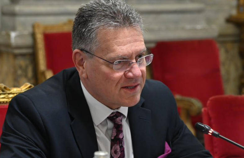 欧盟高官：向中方提交了2000份稀土申请<strong></p>
<p>eth区块链</strong>，刚过了一半