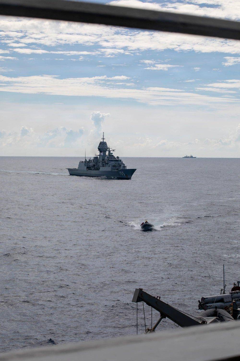 美军再度遭遇耻辱时刻：中国海军6艘战舰包围<strong></p>
<p>eth区块链</strong>，815舰插入南海演习