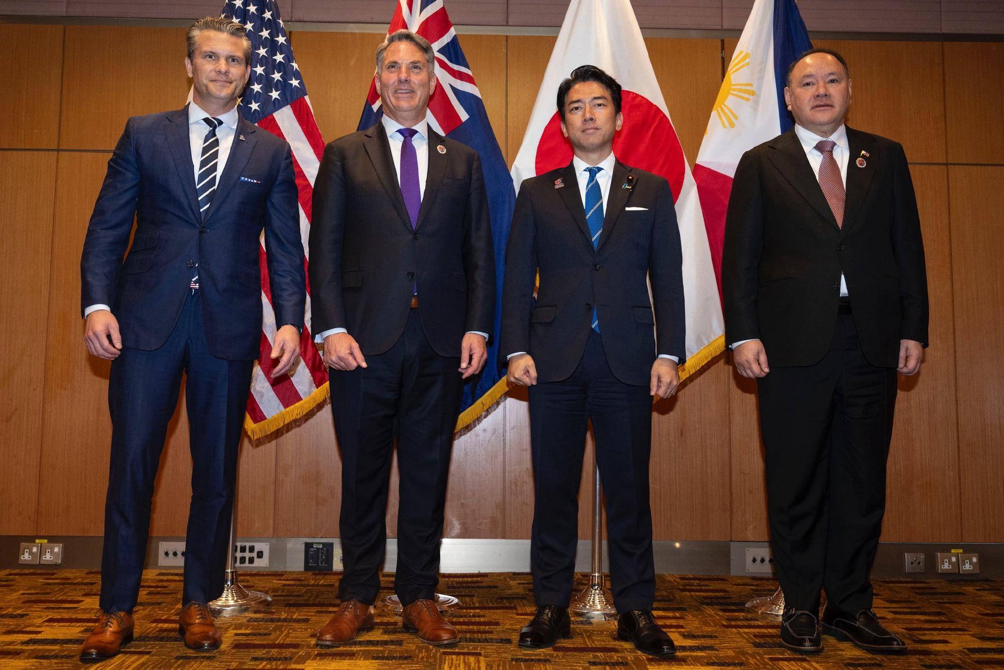 美军再度遭遇耻辱时刻：中国海军6艘战舰包围<strong></p>
<p>eth区块链</strong>，815舰插入南海演习