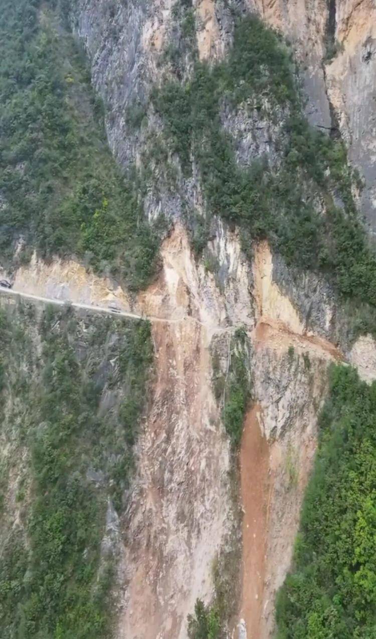 重庆网红“挂壁公路”垮塌<strong></p>
<p>eth区块链</strong>,附近村民外出绕行已半月盼修复,当地:已完成排危,正在修