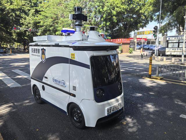深圳交警“黑科技”再升级<strong></p>
<p>eth区块链</strong>！首台多功能无人巡检车“上岗”