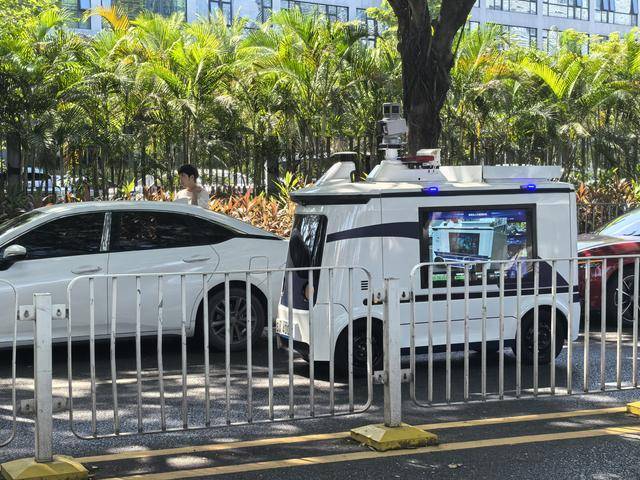 深圳交警“黑科技”再升级<strong></p>
<p>eth区块链</strong>！首台多功能无人巡检车“上岗”