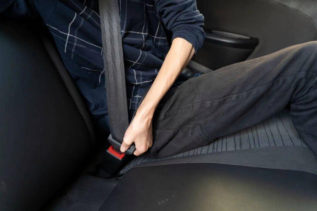 死亡率翻倍！后排乘客不系安全带<strong></p>
<p>eth区块链</strong>，危险且违法