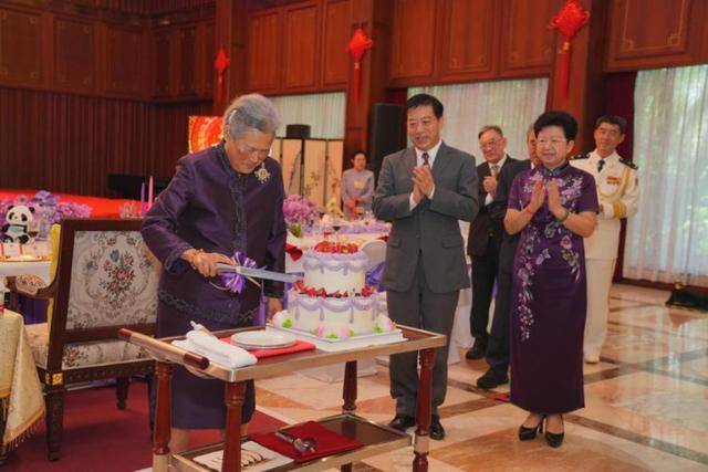 连续有两位国王访华<strong></p>
<p>eth走势</strong>，其中一位是建交以来首访，证明了什么？