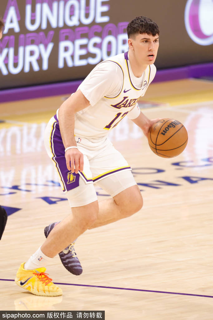 勒布朗-詹姆斯伤情更新：湖人传奇即将迎来赛季首秀