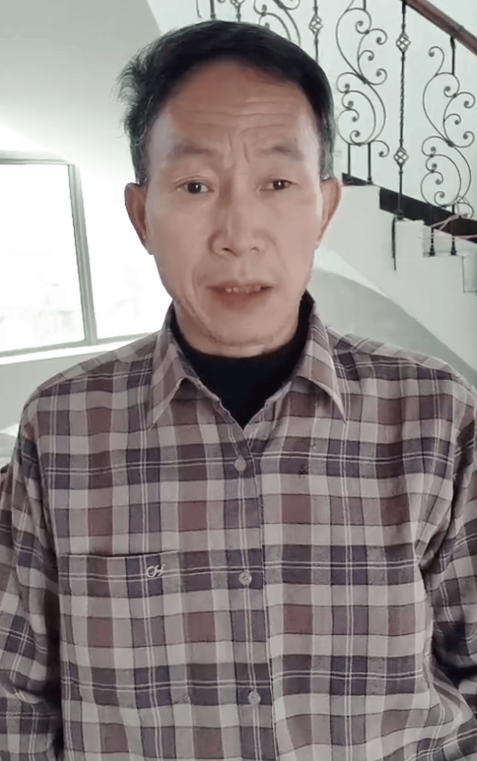 “蛇被我甩开了<strong></p>
<p>eth官网</strong>，没完全注射毒液”，湖南直播抓蛇被咬伤网红被警方拘留后发声道歉