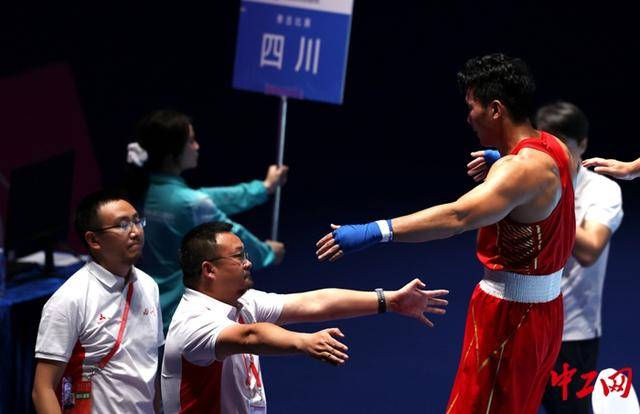 全运会拳击男子80公斤级决赛<strong></p>
<p>eth官网</strong>，王小保夺冠！