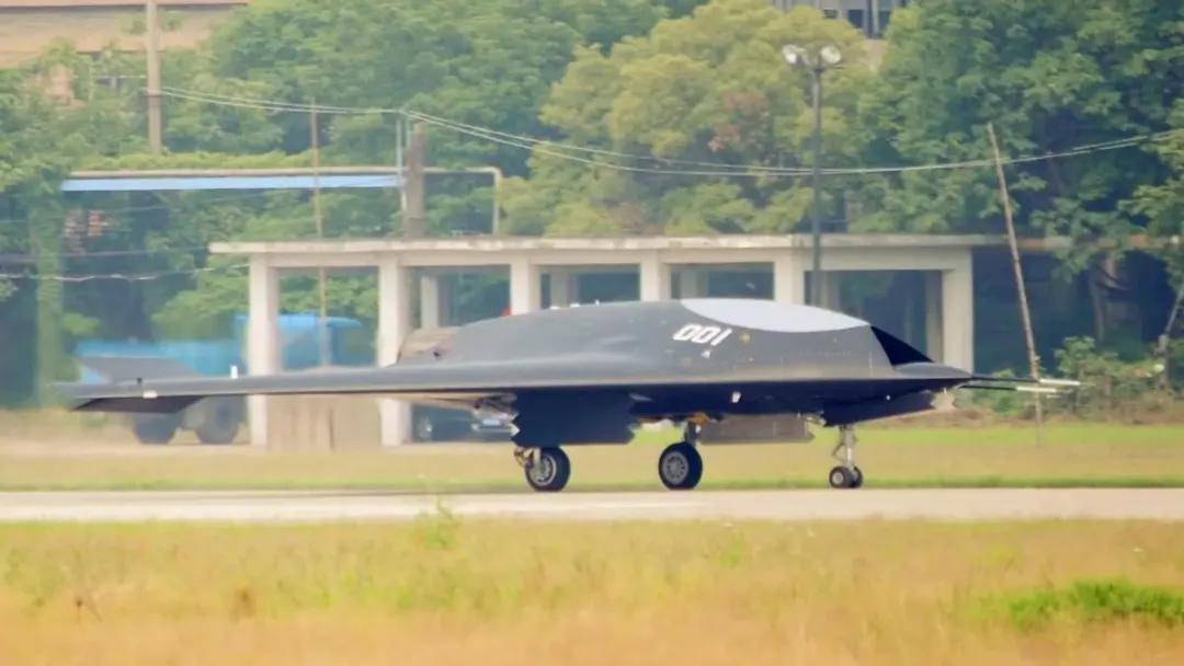 代号“玄龙”!攻击-11官宣服役<strong></p>
<p>比特币</strong>,与歼-20、歼-16编队飞行