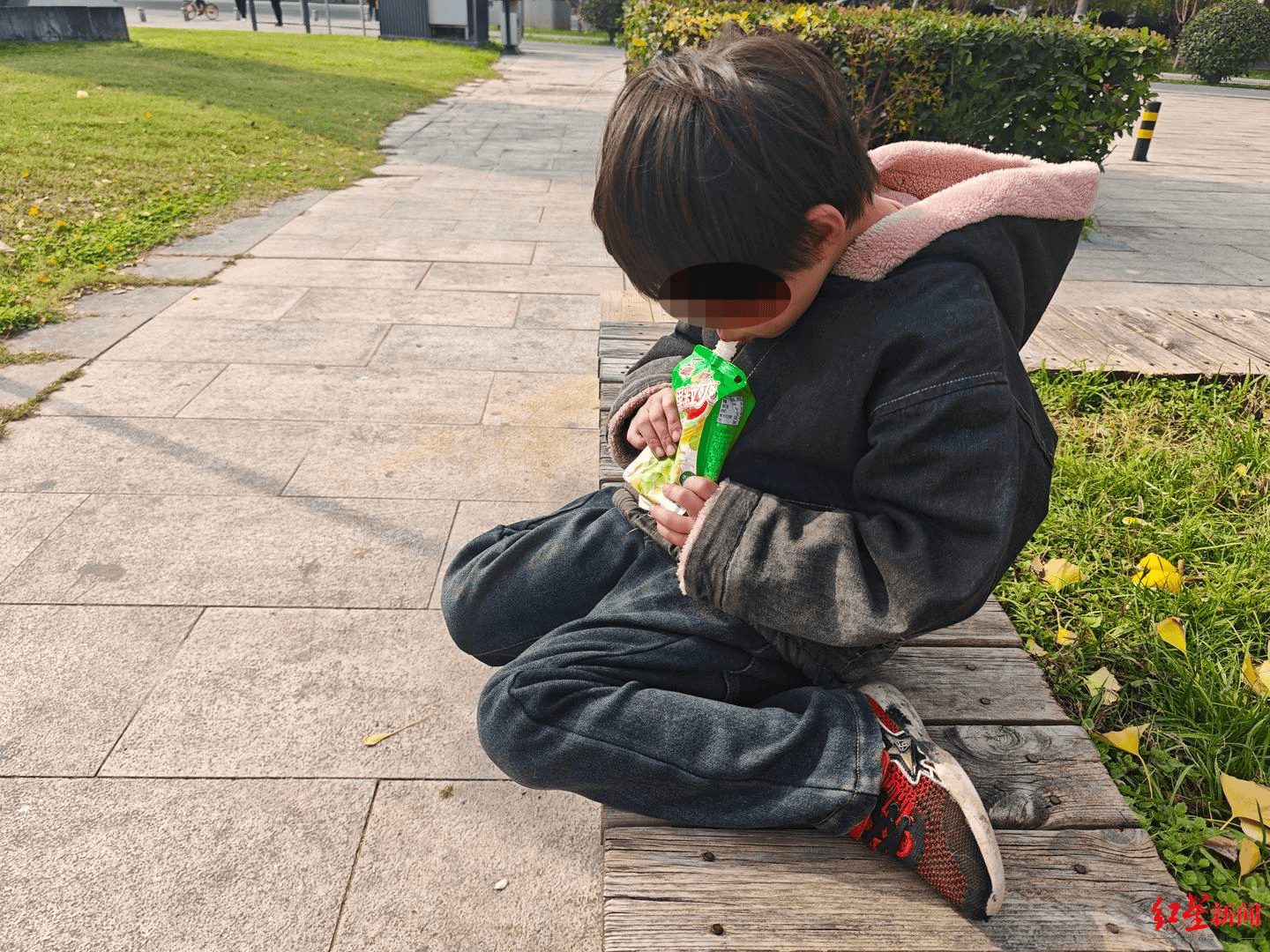 现场走访“女孩寒冬穿拖鞋捡食”一家：还有一个4岁妹妹<strong></p>
<p>比特币</strong>，当地正为两个孩子联系学校|求真