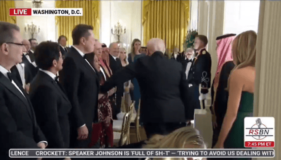 “特马”又同框<strong></p>
<p>比特币最新价格</strong>！马斯克现身白宫 出席特朗普与沙特王储晚宴