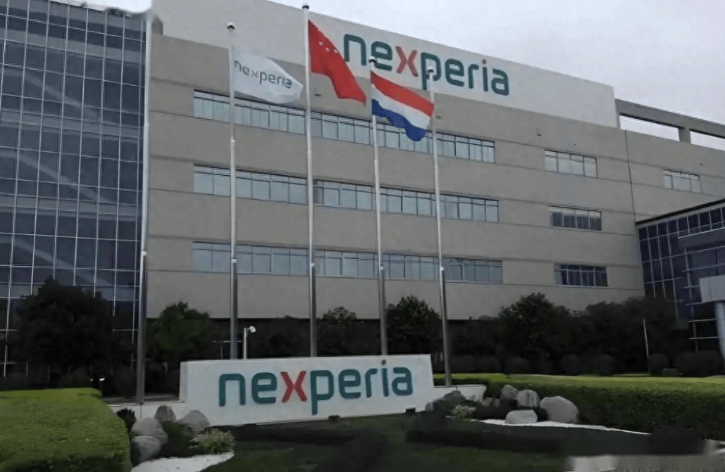 英媒破防，驳斥中国人看不起欧洲，像“年老色衰的妃子”不接受被美国“帝王”抛弃