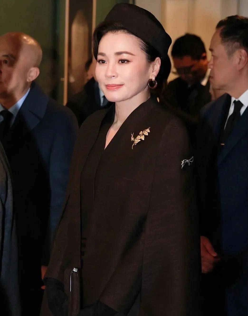 泰国王后访华“穿搭九宫格”出圈<strong></p>
<p>比特币价格</strong>,隆重珠宝展现用心诚意