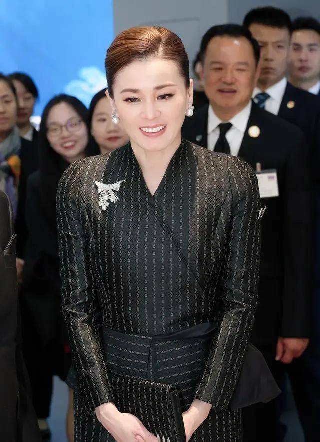 泰国王后访华“穿搭九宫格”出圈<strong></p>
<p>比特币价格</strong>,隆重珠宝展现用心诚意