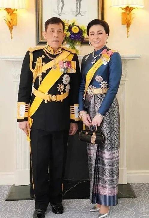 泰国王后访华“穿搭九宫格”出圈<strong></p>
<p>比特币价格</strong>,隆重珠宝展现用心诚意