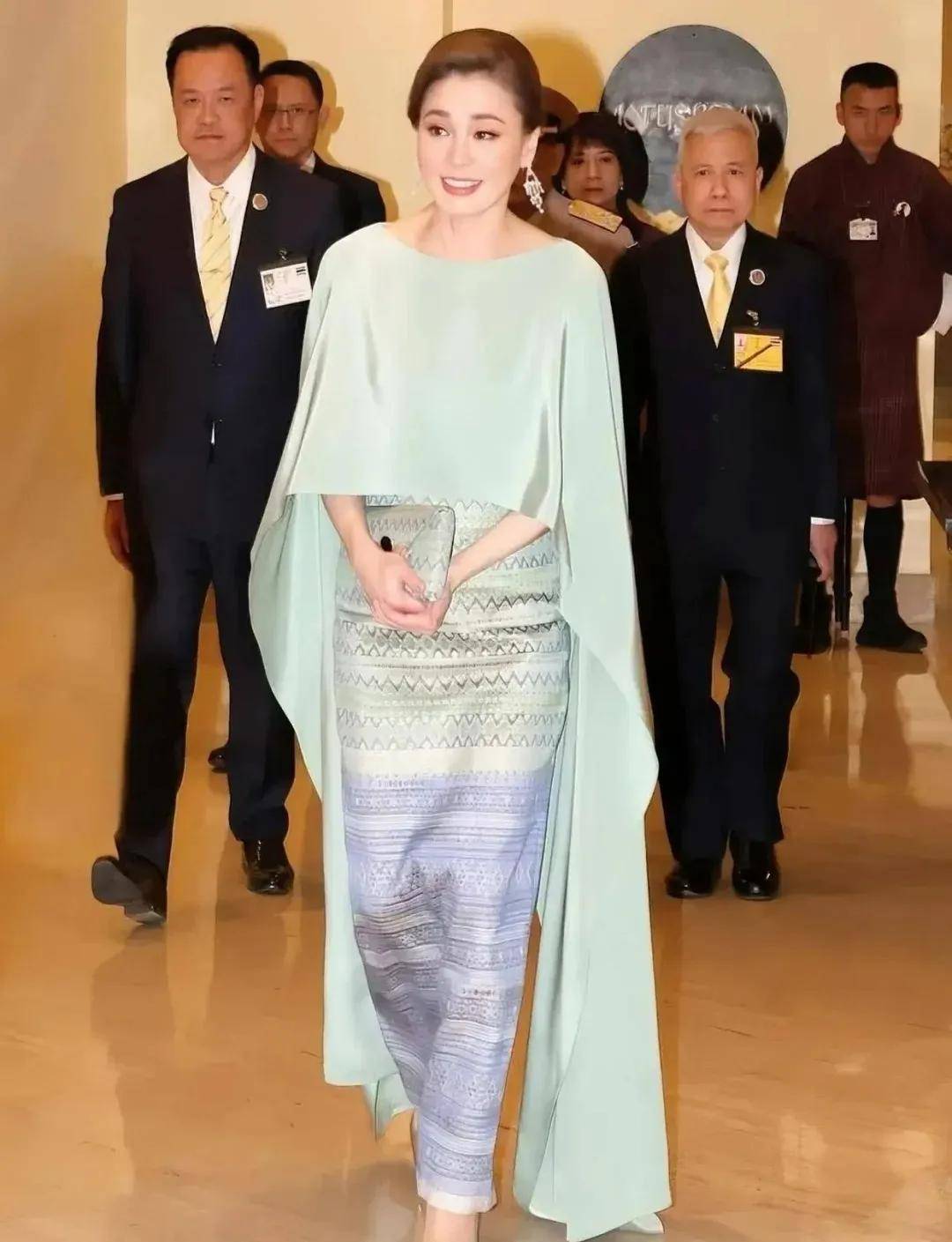 泰国王后访华“穿搭九宫格”出圈<strong></p>
<p>比特币价格</strong>,隆重珠宝展现用心诚意