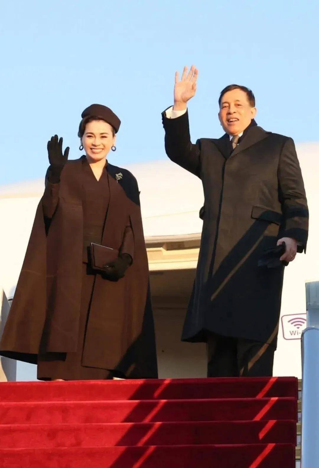 泰国王后访华“穿搭九宫格”出圈<strong></p>
<p>比特币价格</strong>,隆重珠宝展现用心诚意